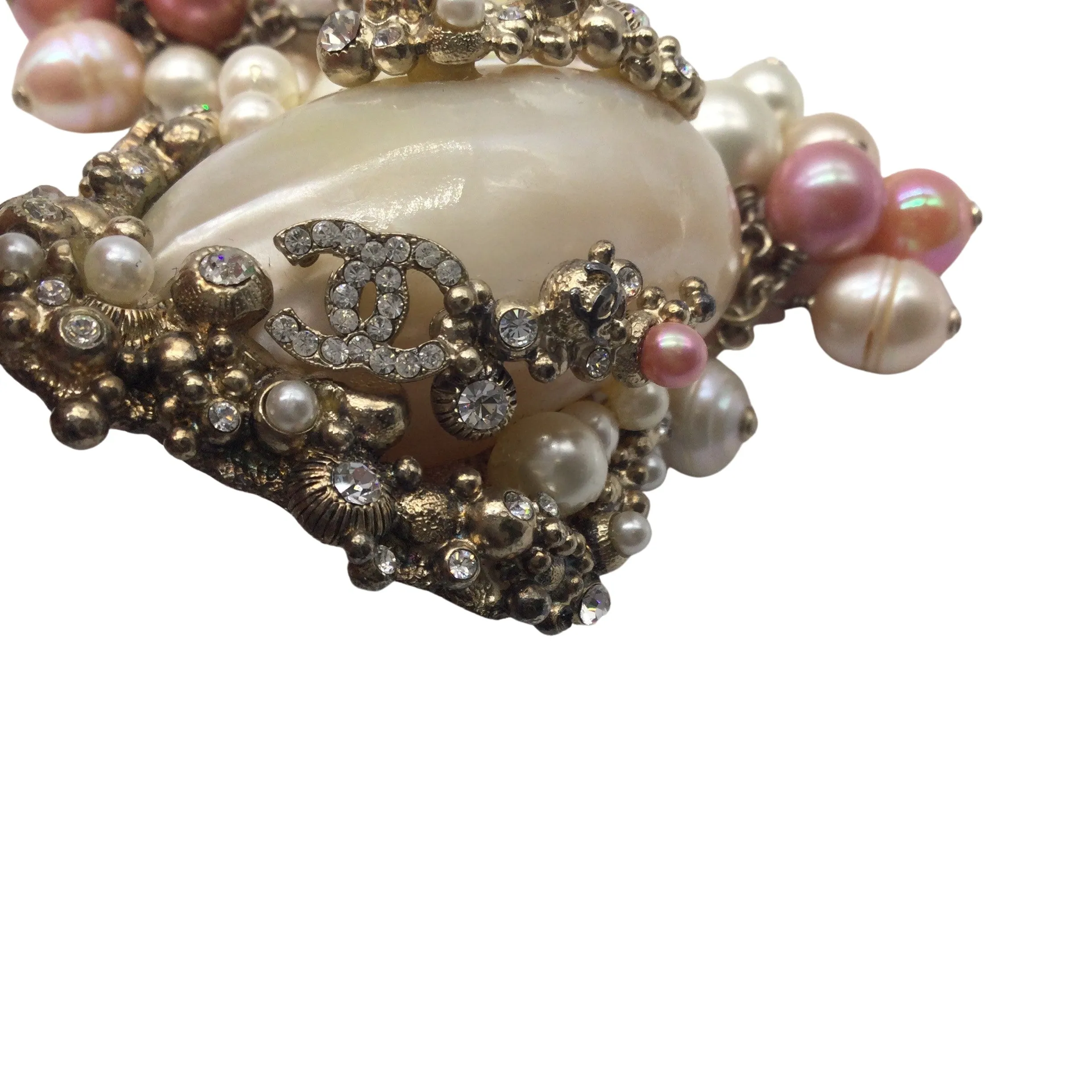 Chanel Pink / Ecru Cc Logo Seashell Pendant Crystal Embellished Imitation Pearl Long Necklace