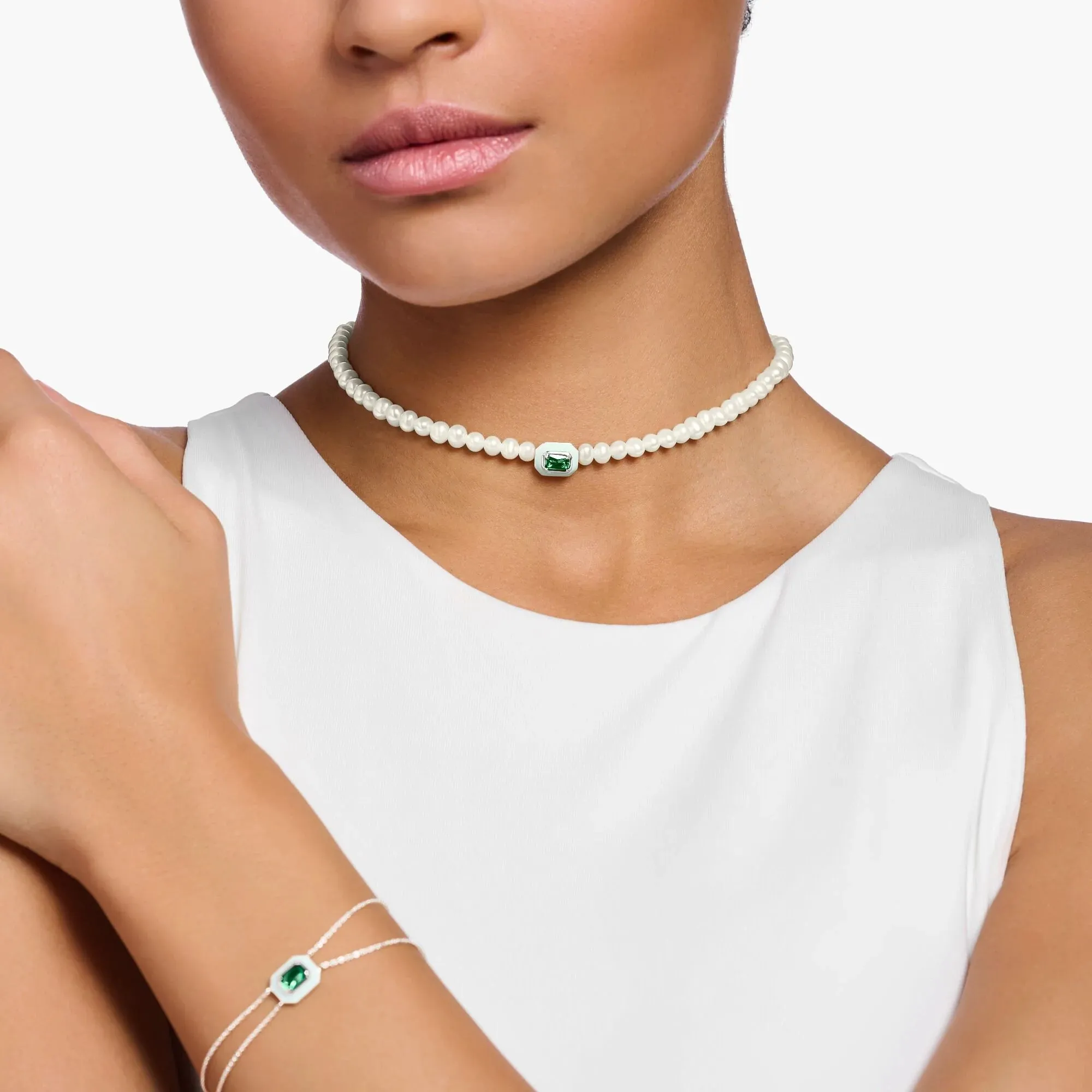 Choker Pearls With Green Stone