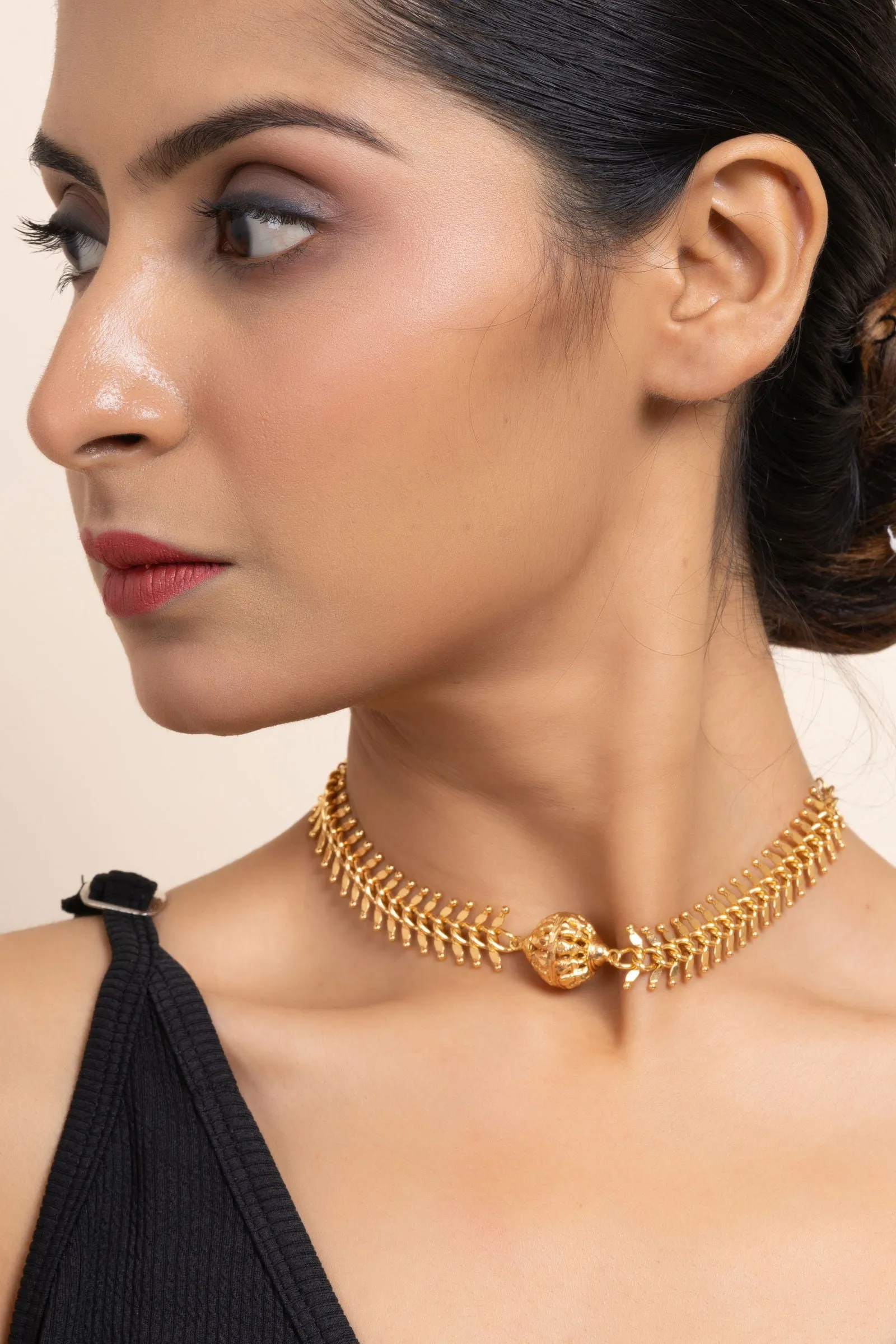 Gold Plated Fish Bone Choker Necklace with Unique Focal Bead - Exquisite Jewelry