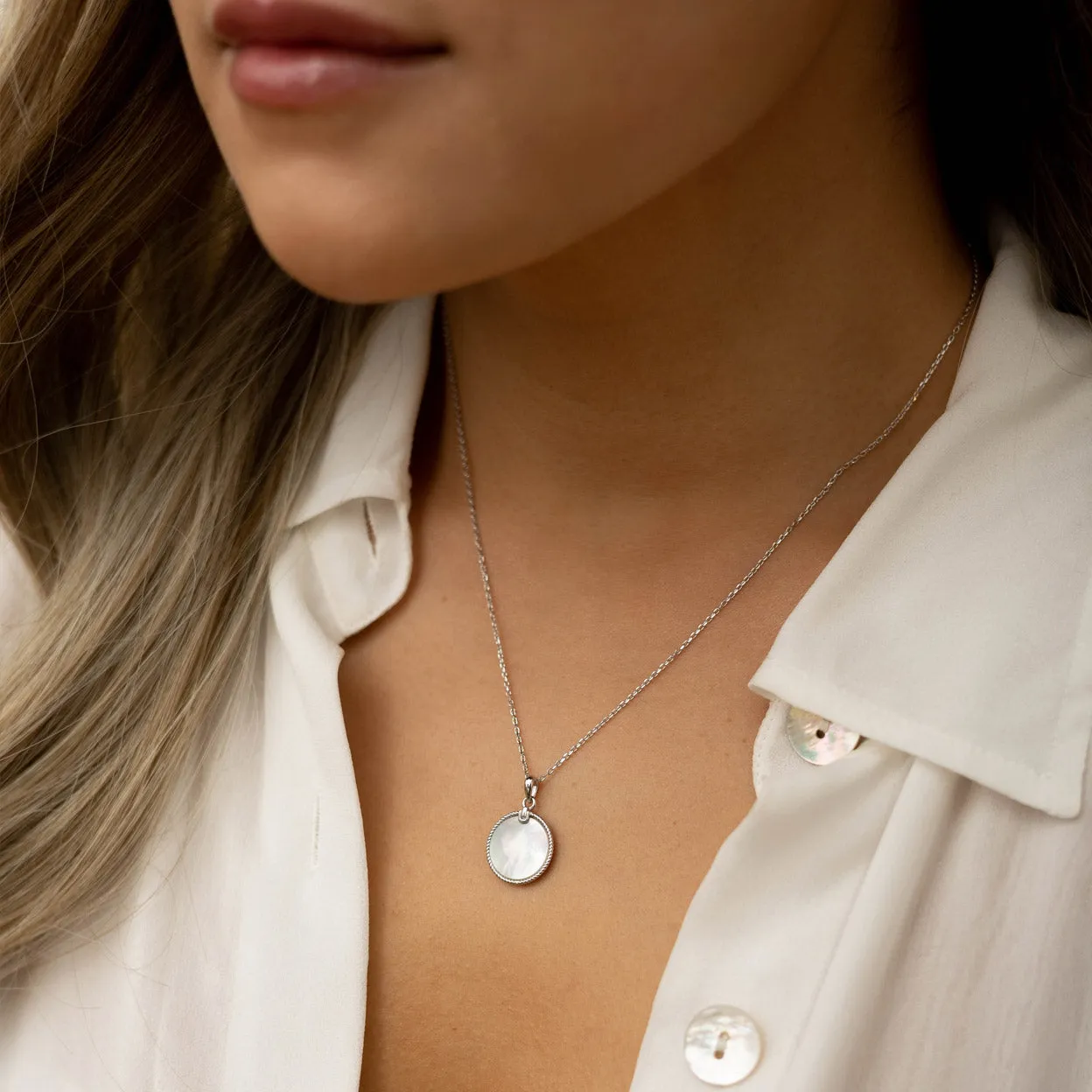 Round Mother of Pearl Necklace